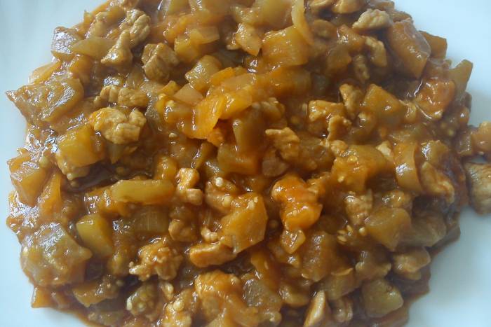 Salteado de berenjena con carne picada