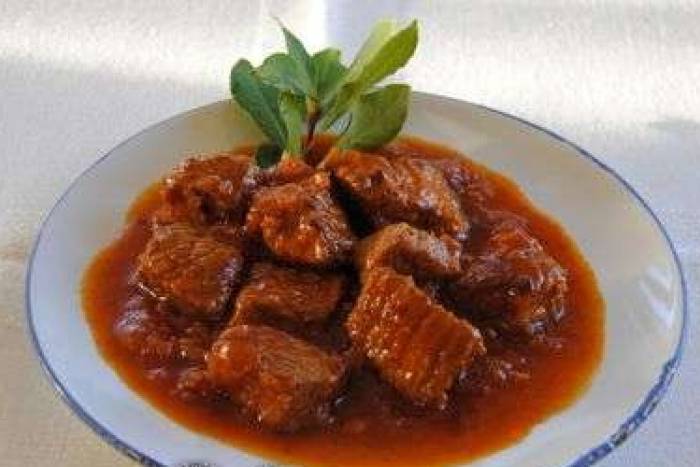 Ternera con tomate