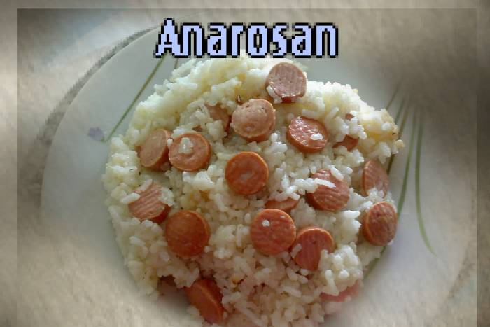 Otra forma de hacer arroz blanco con salchichas rellenitas de queso