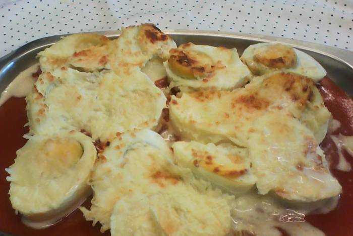 Huevos duros gratinados