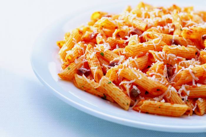 Pasta con tomate y orégano