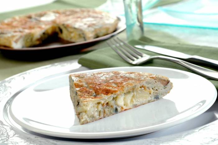Tortilla con berenjenas y queso