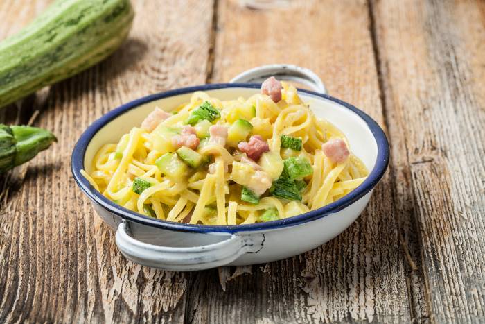 Espaguetis a la carbonara de calabacín