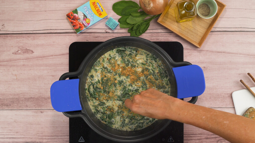 Monta y hornea tu delicioso hojaldre de salmón