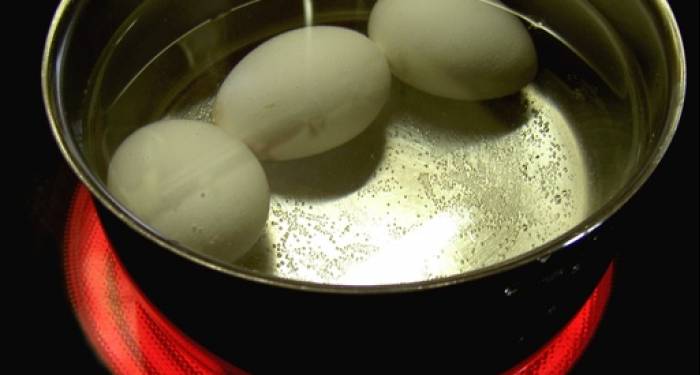 Evita que se rompa la cáscara de los huevos duros